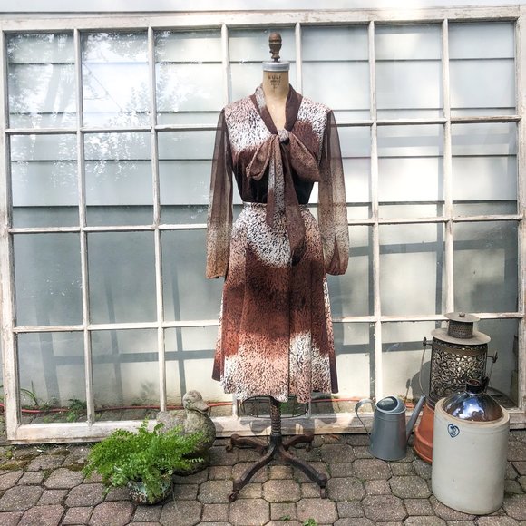 Vintage Dresses & Skirts - Vintage 1970s Animal Print Two Piece Matching Set